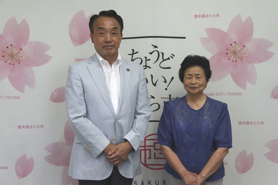 栗田さんと市長の写真。