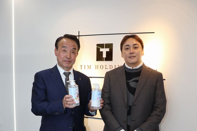 株式会社TIM HOLDINGS代表取締役キム様と市長の写真