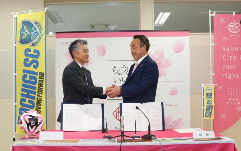 記者会見の写真