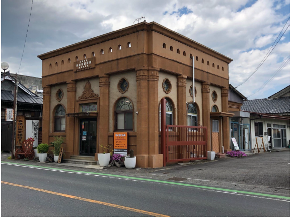 旧下野中央銀行喜連川支店の外観(南西側) 旧下野中央銀行喜連川支店の外観(南西側)