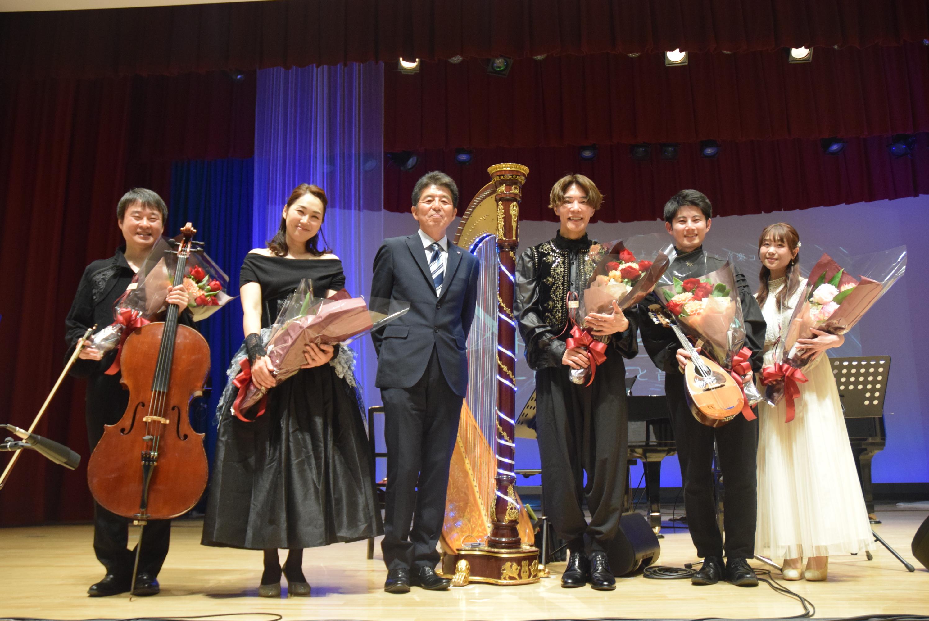 出演者とさくら市長の写真 出演者とさくら市長の写真