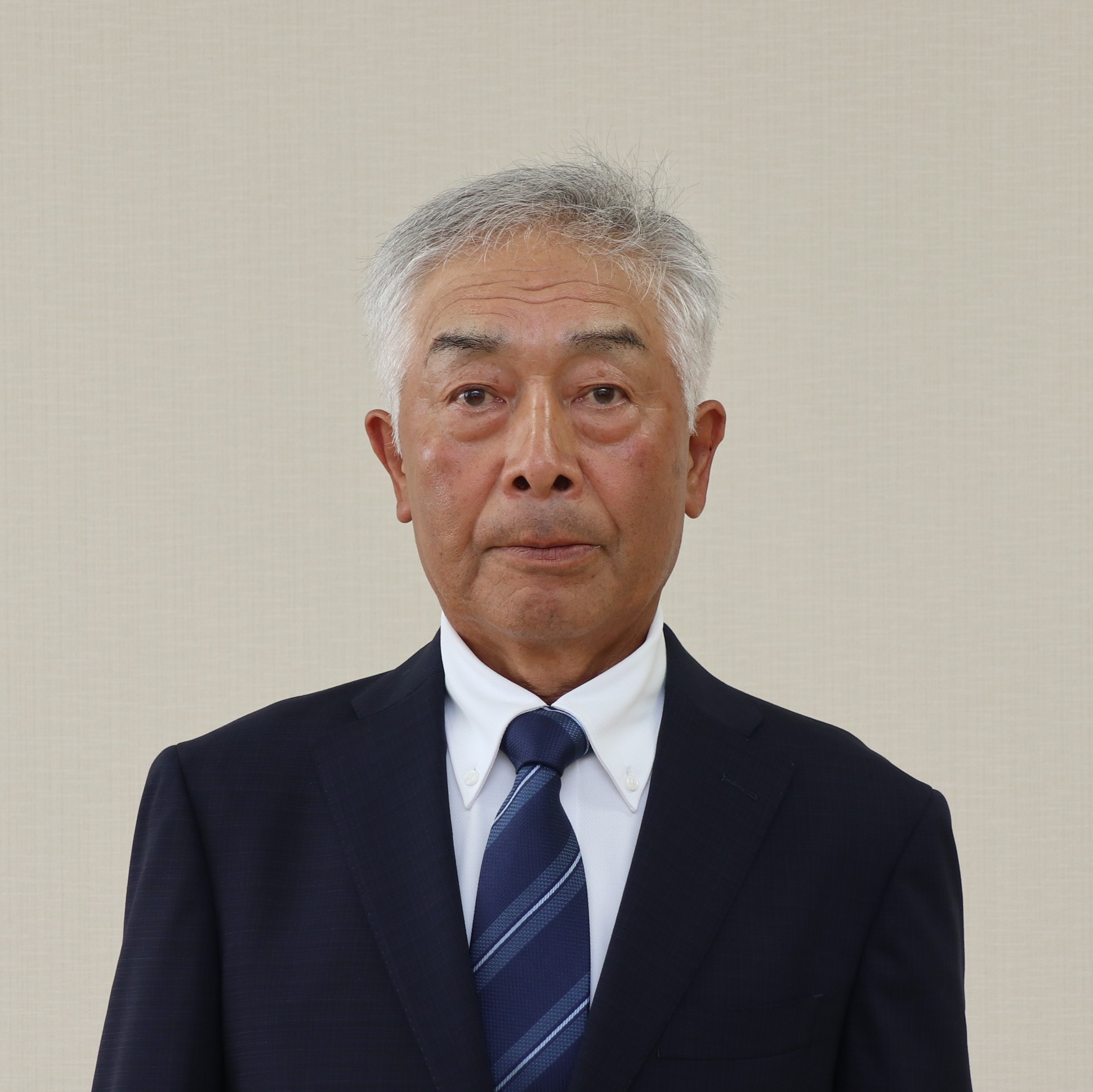 10 手塚栄一(写真)