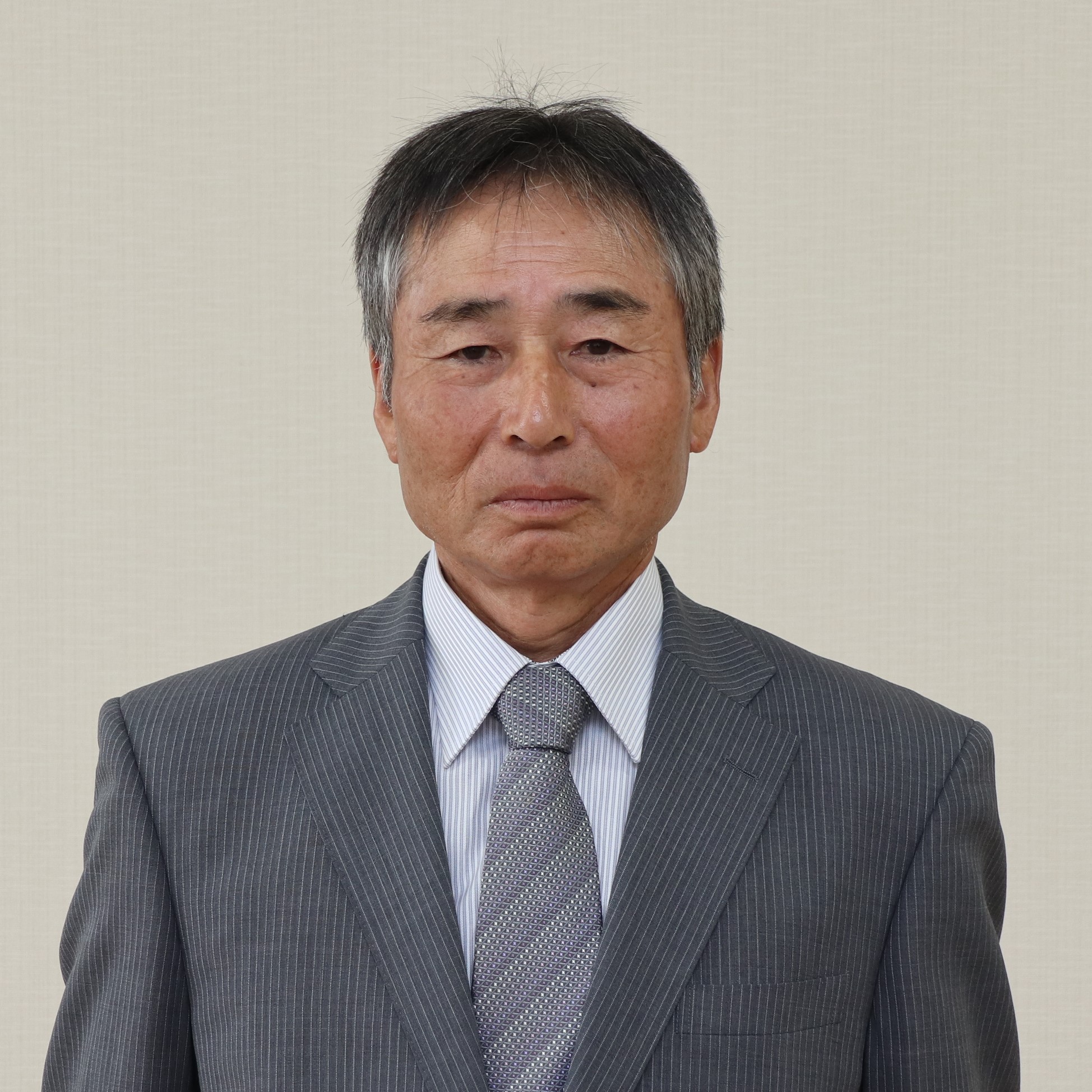 (会長)13 石塚良男(写真)