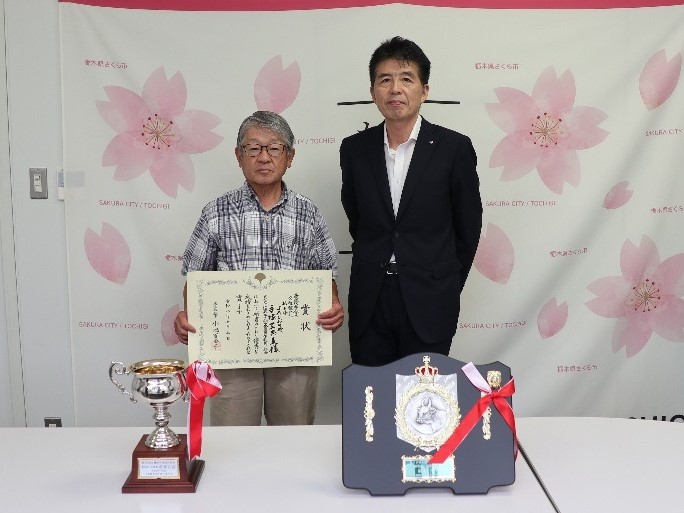 手塚さんと中村市長の写真 手塚さんと中村市長の写真