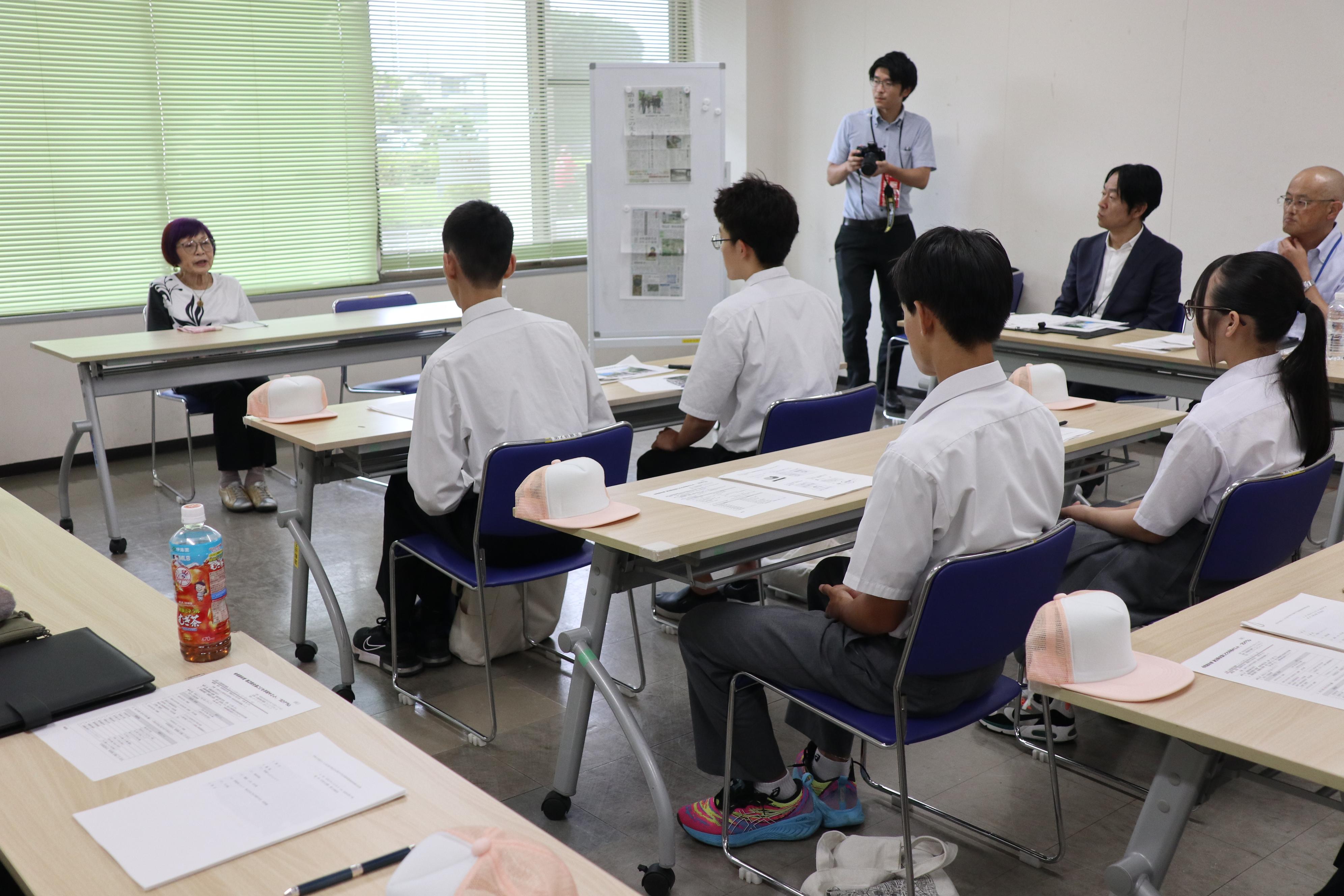 小松様の講話の様子 小松様の講話の様子