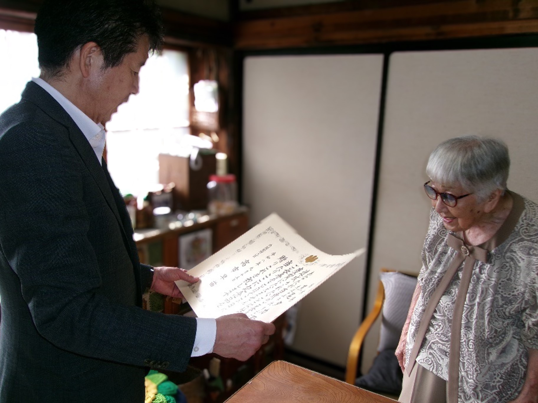 中村市長と黒尾さんの写真 中村市長と黒尾さんの写真