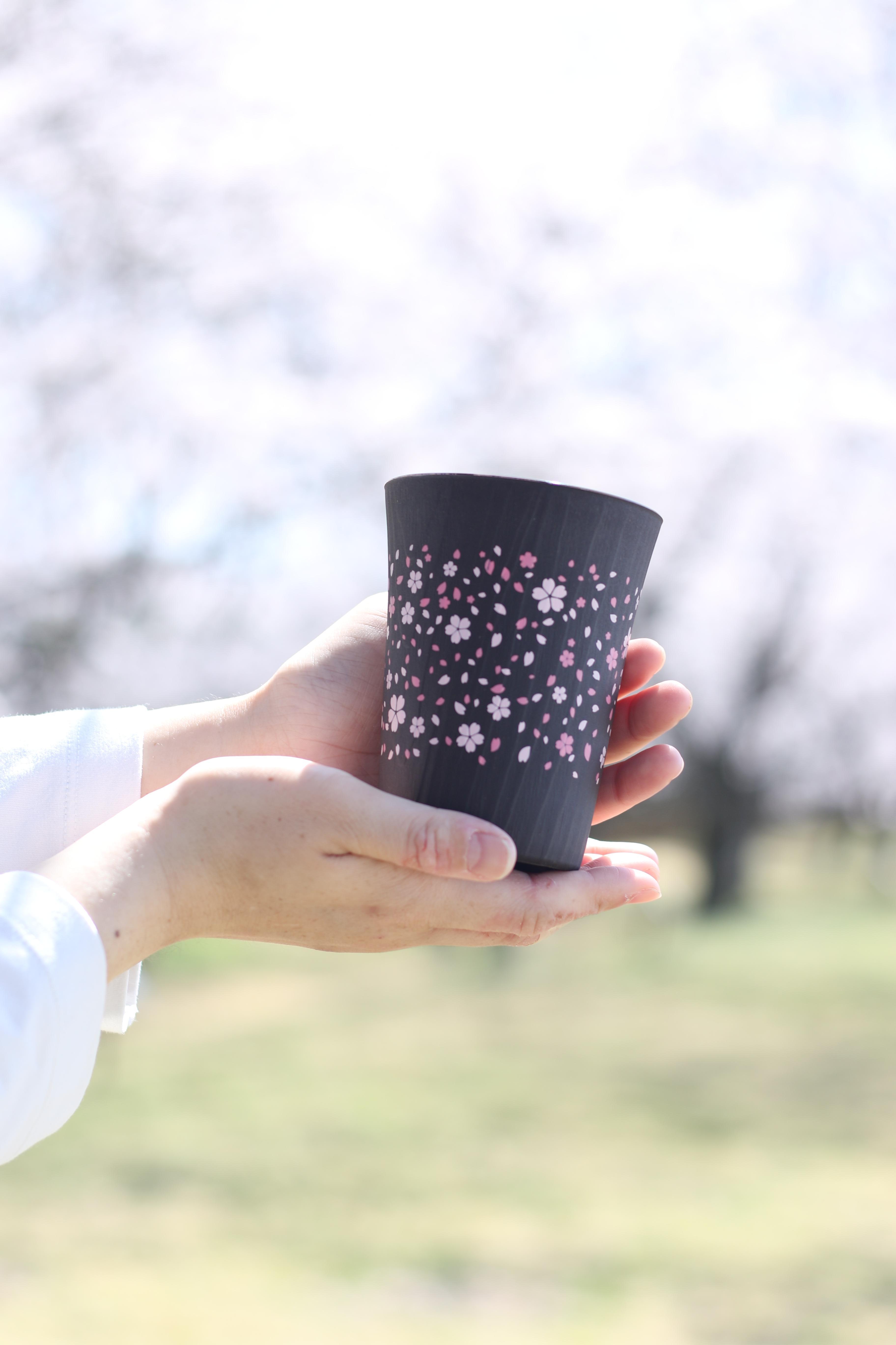 桜柄の森のタンブラーの写真 桜柄の森のタンブラーの写真